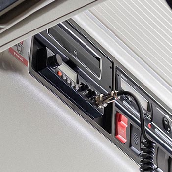 Radio CB Alan 78 Pro avec écran rétroéclairé bleu et microphone Precision