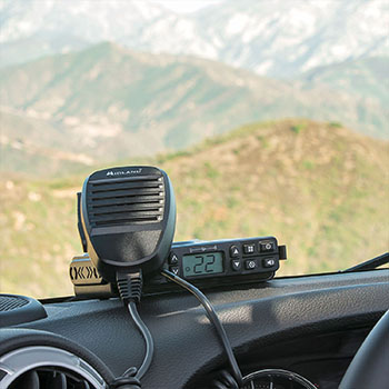 Midland GB1-R PMR446 mobile sur tableau de bord, format mini 100 x 85 x 22 mm