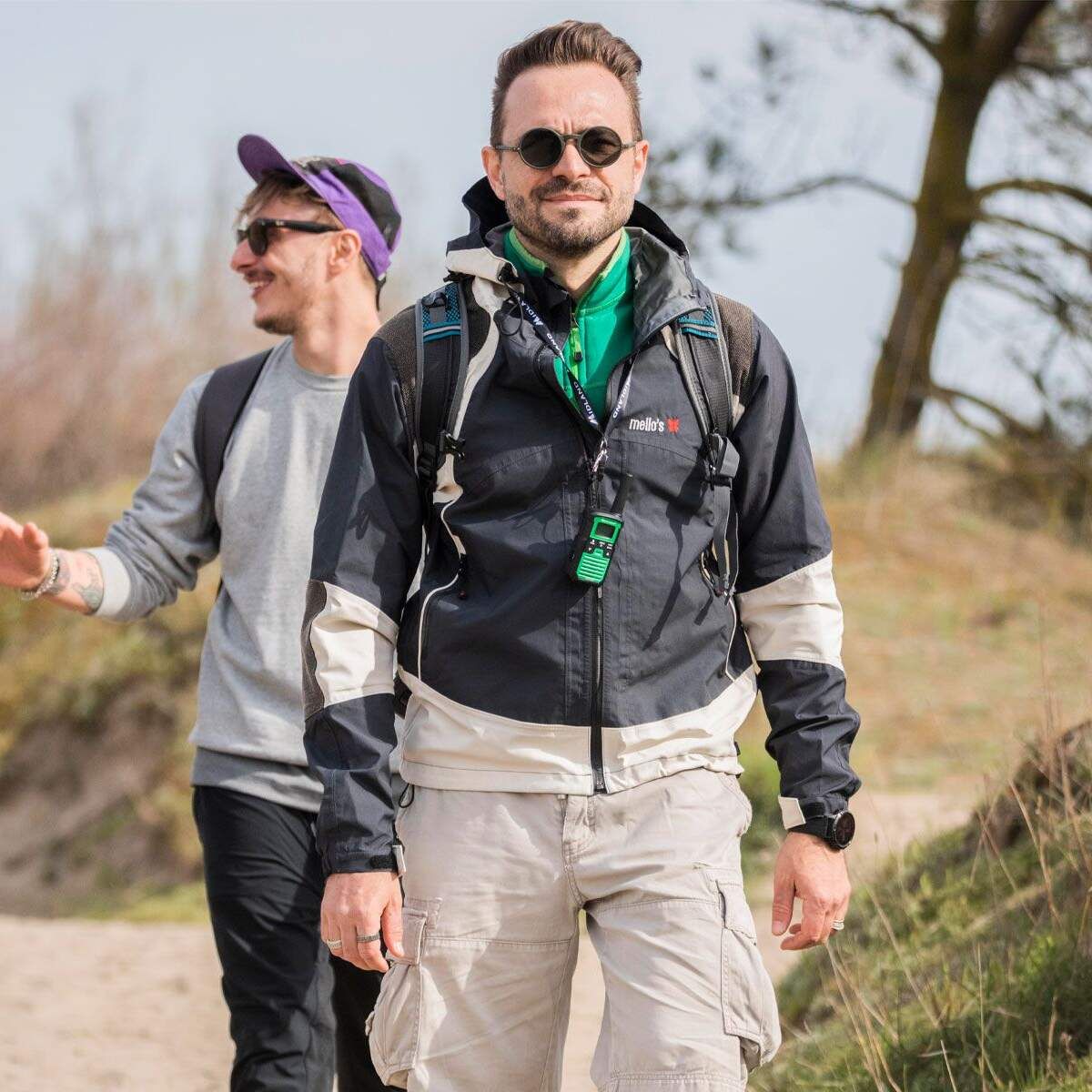 Contenu du pack Midland XT30 PRO Twin avec clips ceinture piles et câble USB